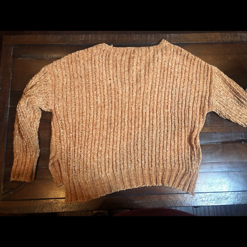 gold soft sweater! - Picture 3 of 3